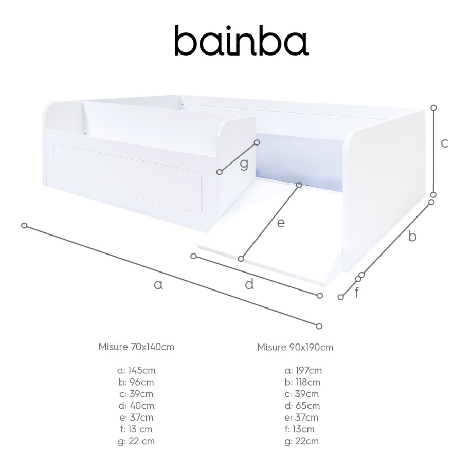 Letto Montessori bianco con contenidore giocattoli e rampa.