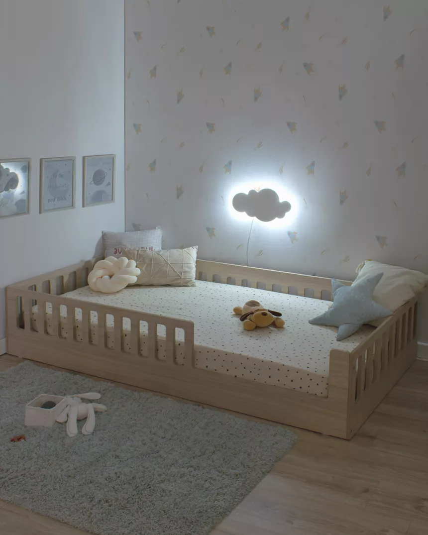 Letto Montessori Creta con barriera di sicurezza – Autonomia e qualità