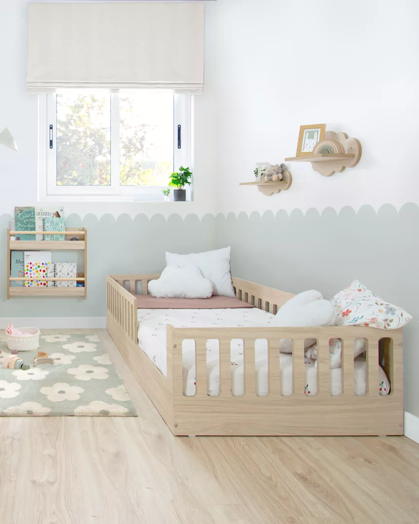 Letto Montessori Creta con barriera di sicurezza – Autonomia e qualità