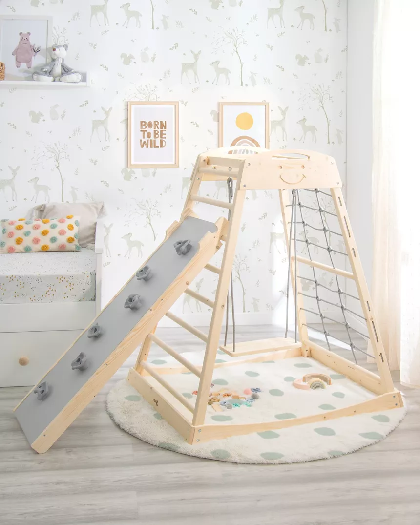 Torre da gioco con arrampicata e altalena indoor in legno per bambini 2