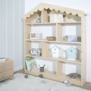 Camera da letto Montessori Nuvola con libreria a capanna in legno naturale