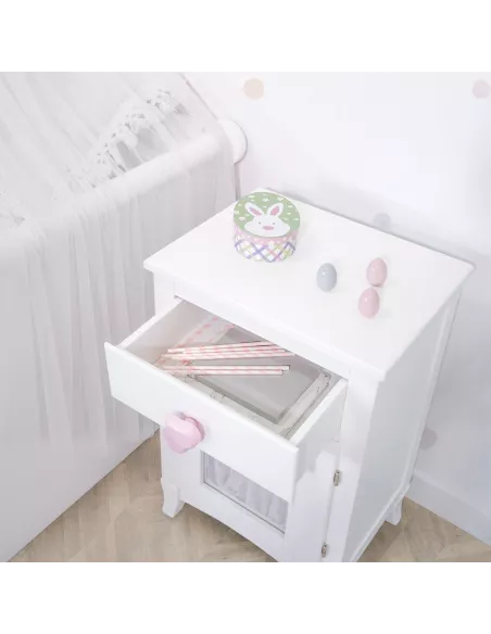 Comodino ante e tende