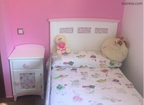 Testiera per bambini tre quadrati con comodino 