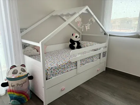 Letto a Casetta estraibile bianco. Tetto