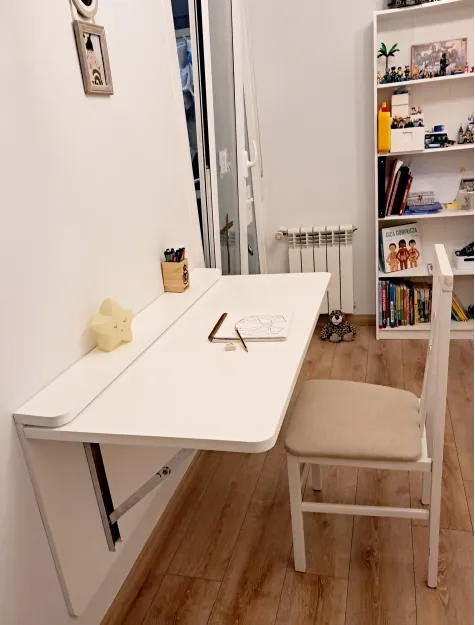 Scrivania a muro pieghevole