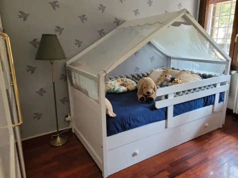 Letto a Casetta estraibile bianco. Tetto